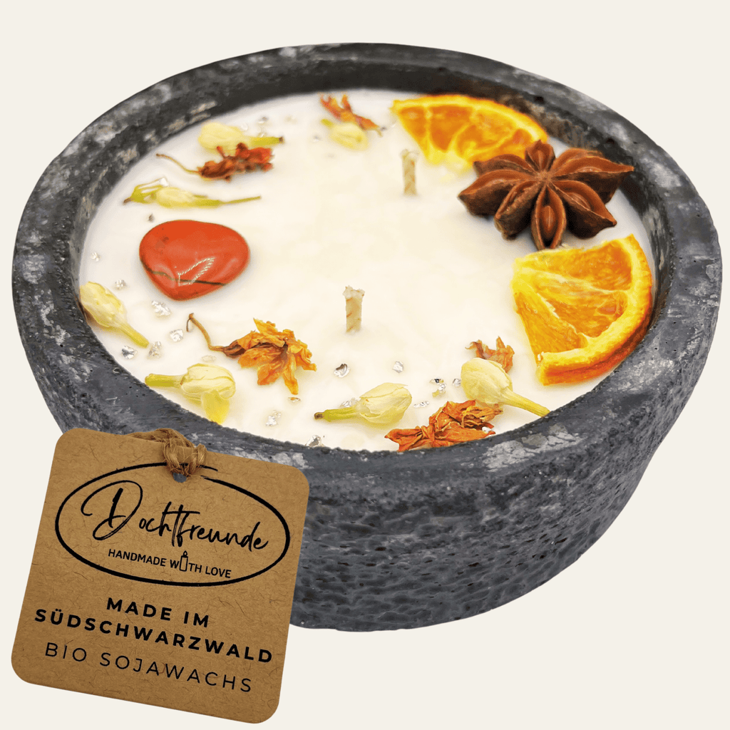 Black Edition Handgemachte Betonkerze „Black Hearts“ - Stilvolle Sojawachskerze für Ihr Zuhause. Mit Blütenverzierung und HOCHWERTIGEM Baumwolldocht aus dem Südschwarzwald - Ignara Living