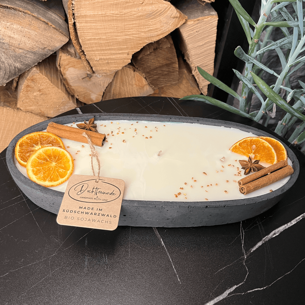 Black Edition - HANDGEMACHTE BETONKERZE "Black - Ship" - Stilvolle Sojawachskerze für Ihr Zuhause. Kerze mit Blütenverzierung und drei HOCHWERTIGEN Baumwolldochten - Ignara Living