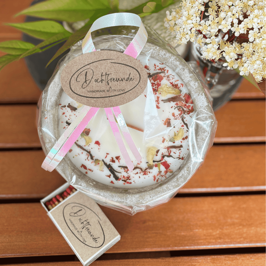 Black Edition HANDGEMACHTE Citronella BETONKERZE - Stilvolle Sojawachskerze für Ihr Zuhause. Outdoor Kerze mit Blütenverzierung und HOCHWERTIGEM Holzdocht aus dem Südschwarzwald - Ignara Living